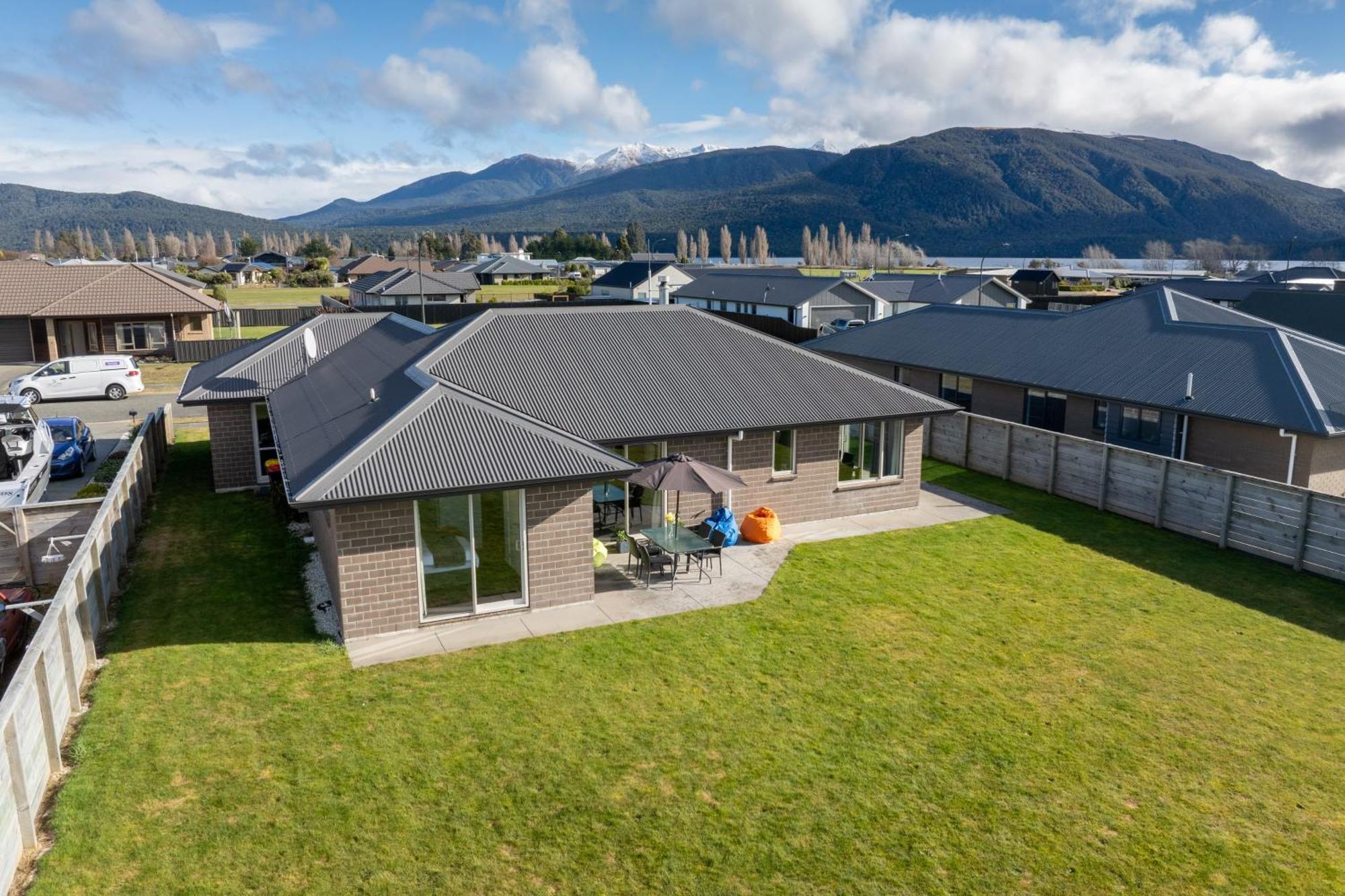 Cozy Haven - Te Anau Holiday Home Exterior photo