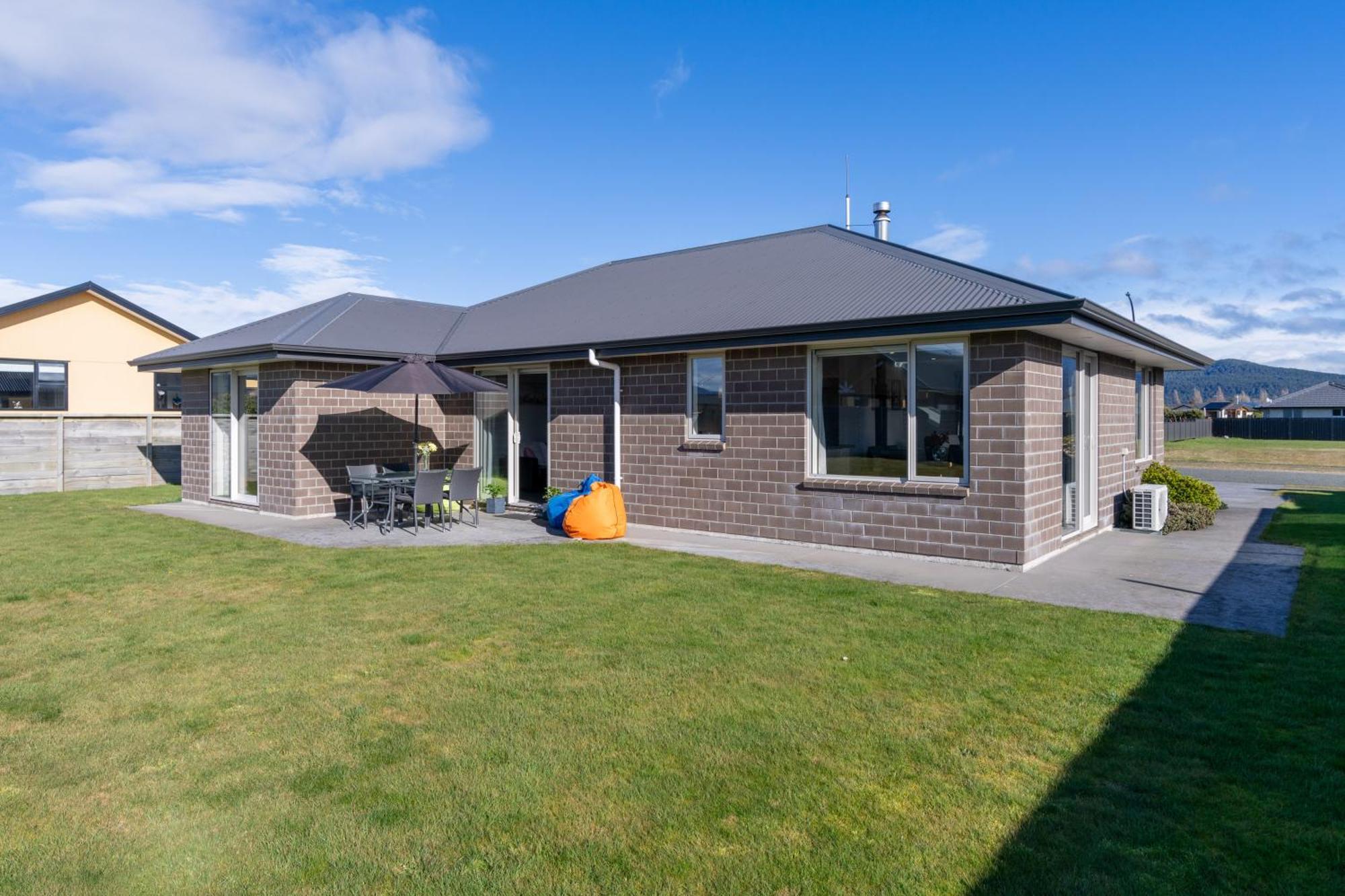 Cozy Haven - Te Anau Holiday Home Exterior photo