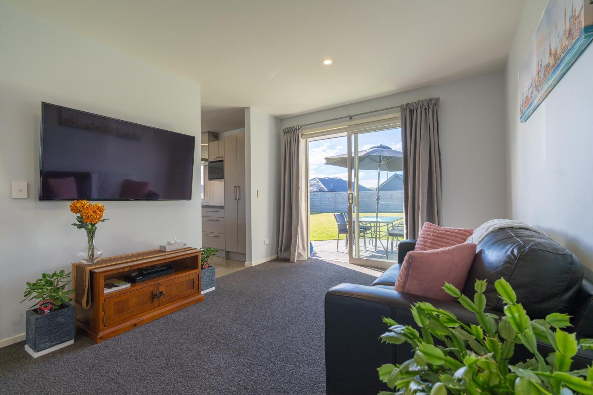 Cozy Haven - Te Anau Holiday Home Exterior photo