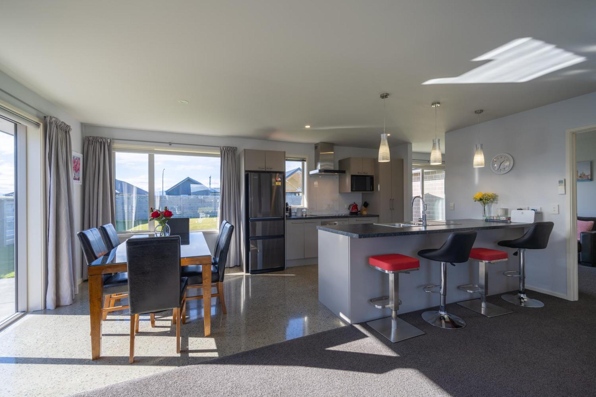 Cozy Haven - Te Anau Holiday Home Exterior photo