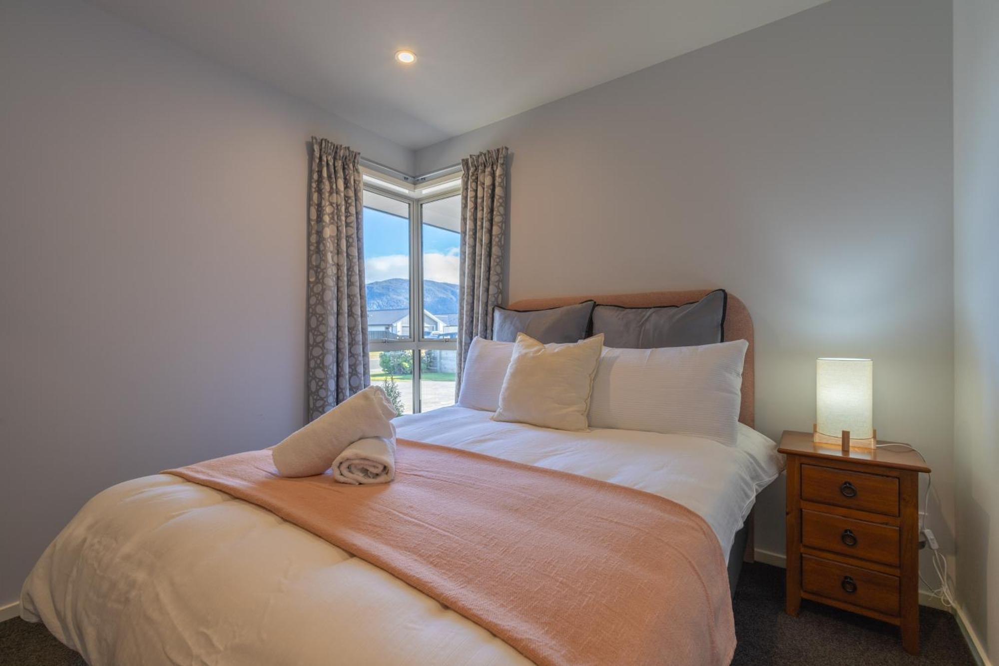 Cozy Haven - Te Anau Holiday Home Exterior photo