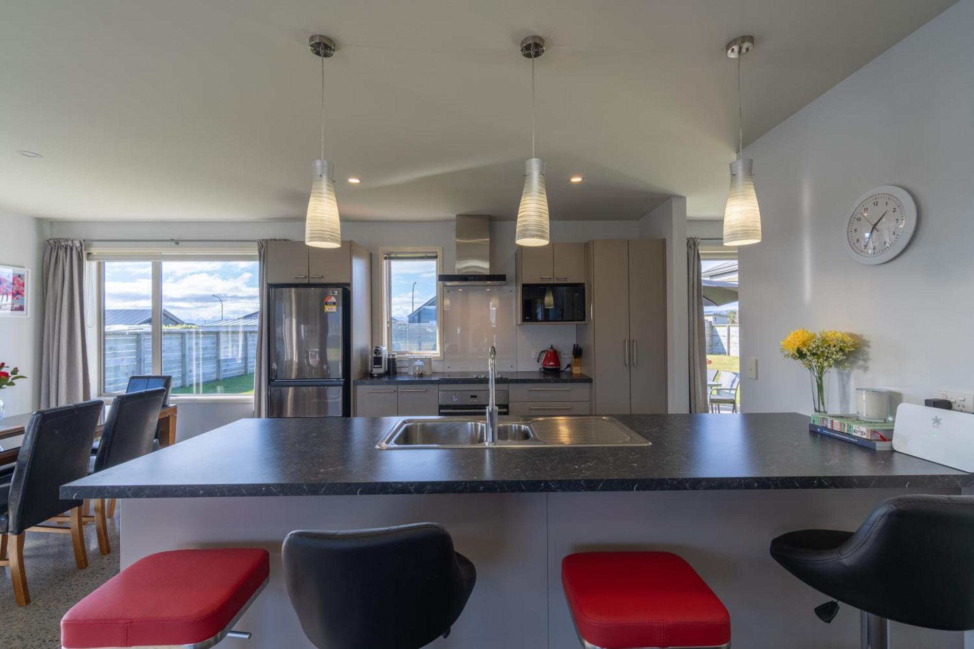 Cozy Haven - Te Anau Holiday Home Exterior photo